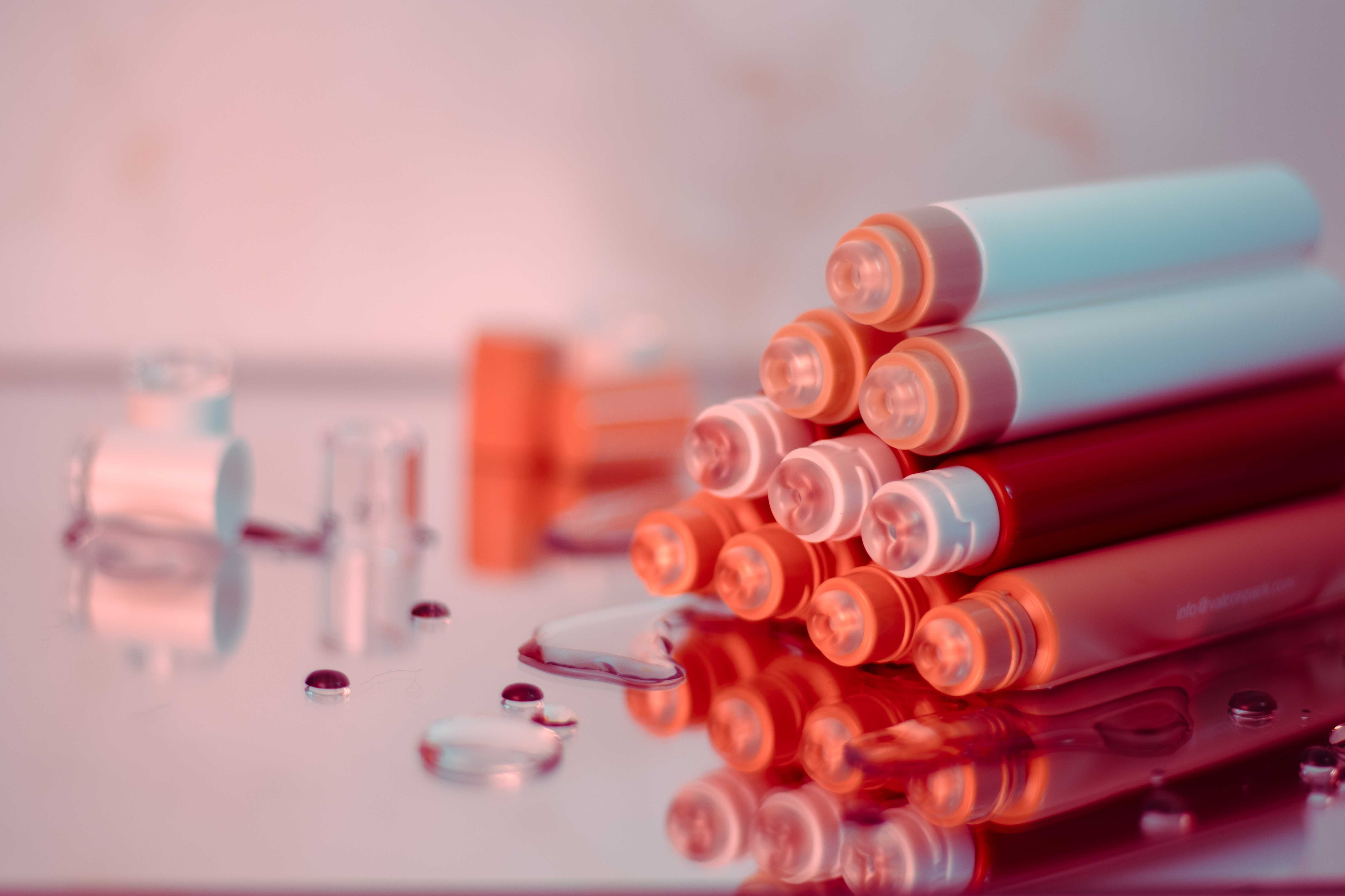 UNIQUE LIP APPLICATOR TIPS